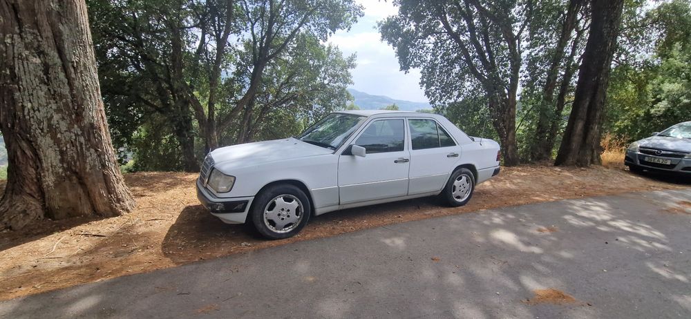 Mercedes 200D W124 Sedan 1990