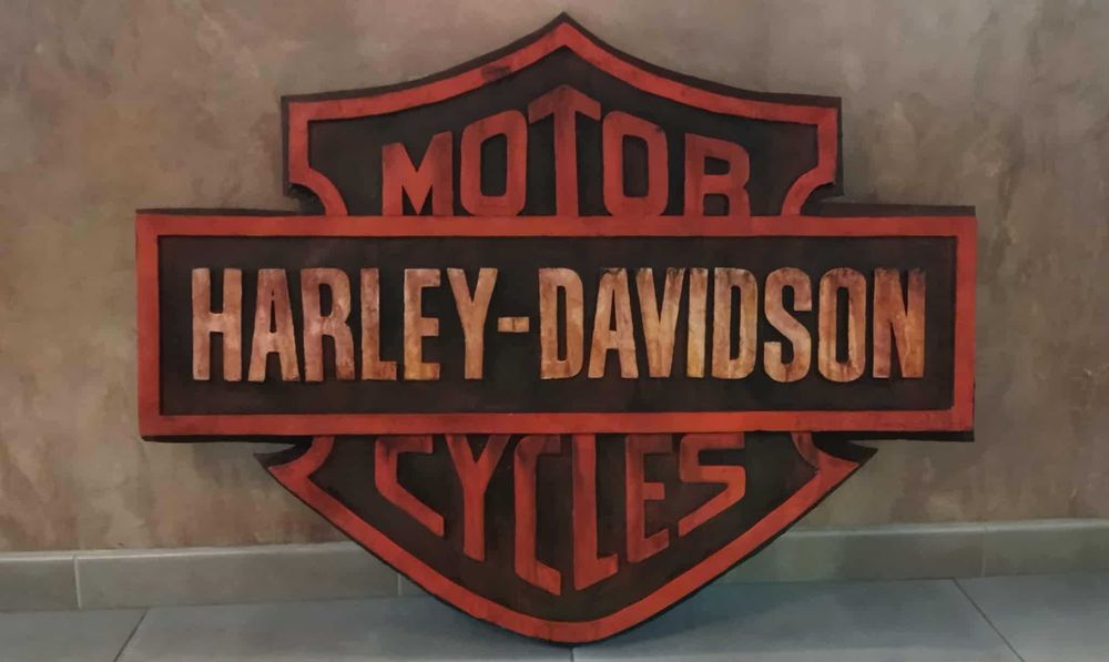 Bar & Shield Harley Davidson, publicidade