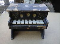 Piano com cem anos anos