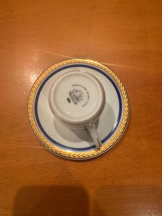Conjunto de café Quinta Nova branco, azul e fio dourado