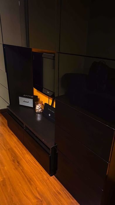 Móvel Ikea Preto para televisão e arrumação