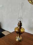 Lampa naftowa z kolorowym zbiornikiem