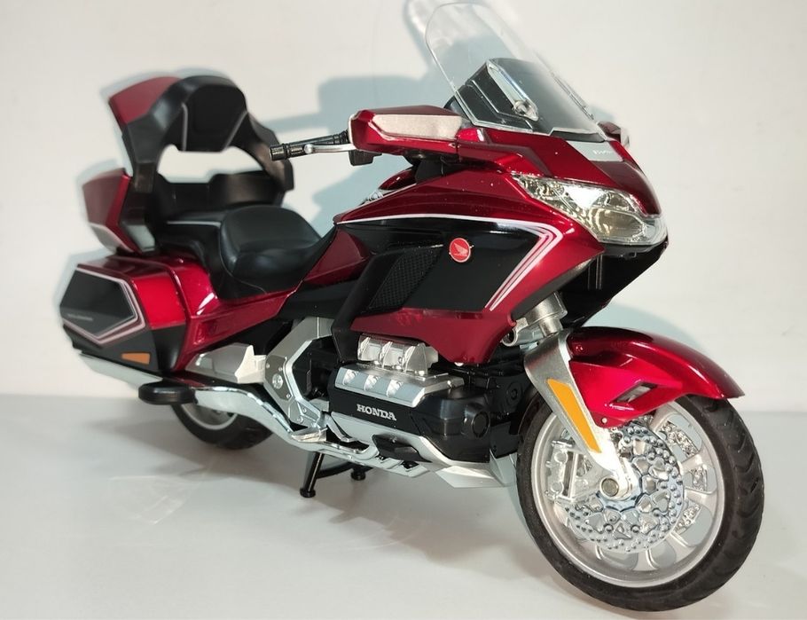 HONDA Gold Wing GL1800 модель мотоцикла 1:11 звук свет металл