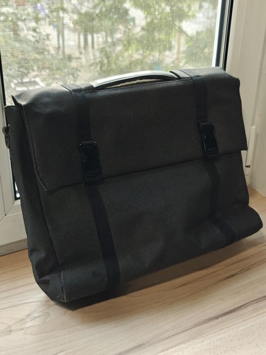 Сумки для ноутбуків. Asus та Crumpler
