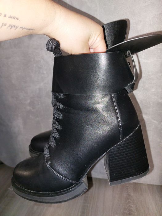 Ботінки взуття сапожки черевики