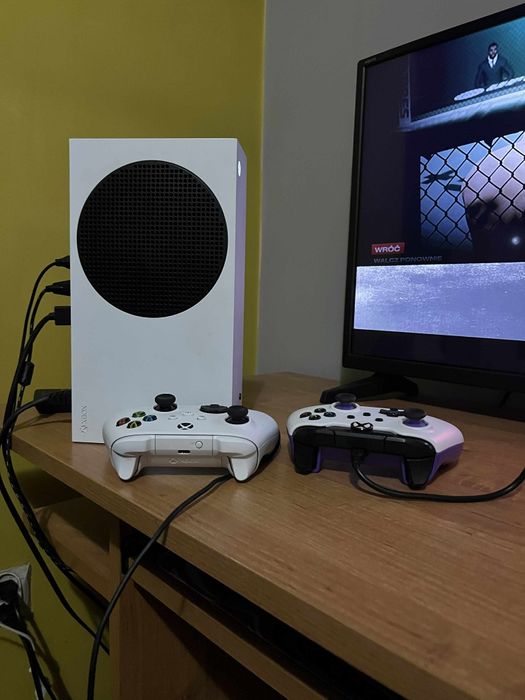 Xbox Series s +2 pady