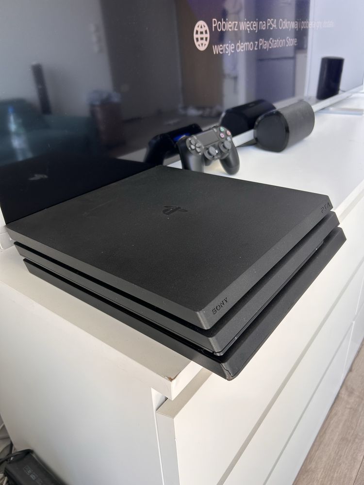 Konsola PS4 Pro 1TB + Pad DualShock4 V2
