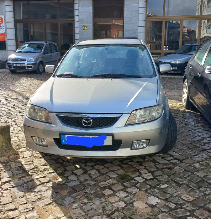 Mazda 323f- com motor colado