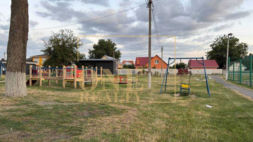 Будинок з зем. ділянкою 13.38 соток в центрі села Велика Олександрівка