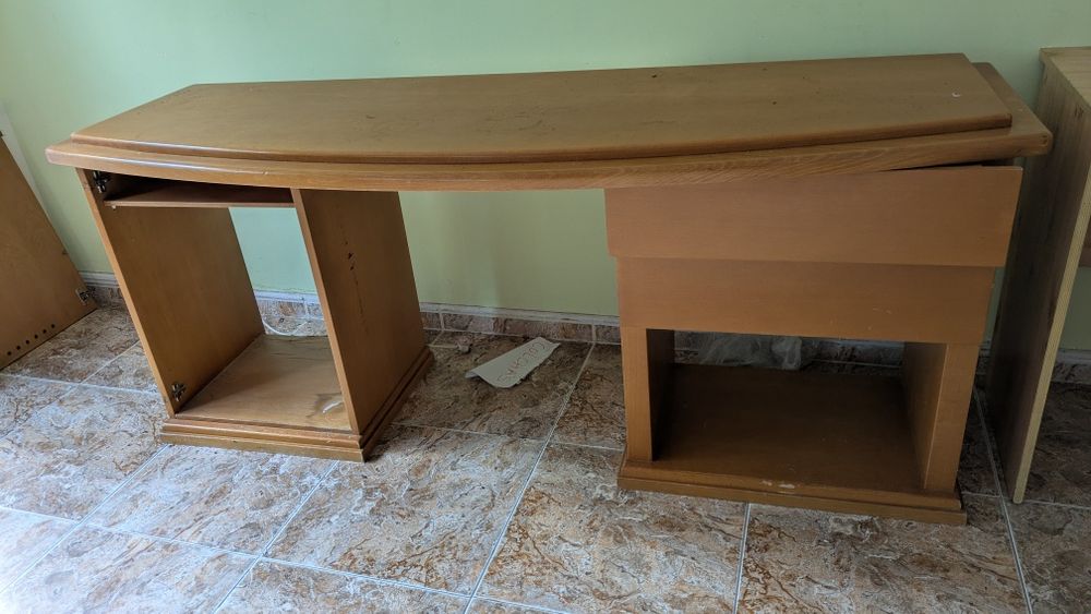 Secretaria em madeira.