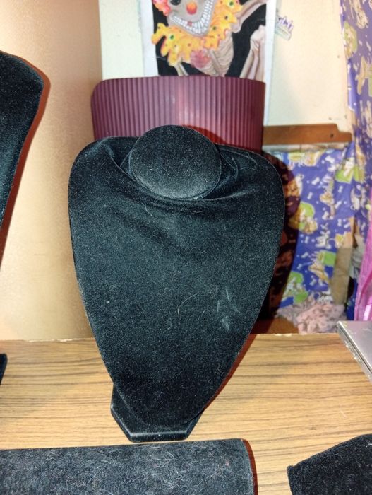 Lote de 11 expositores de acessorios preto em veludo- pulseiras/relogi