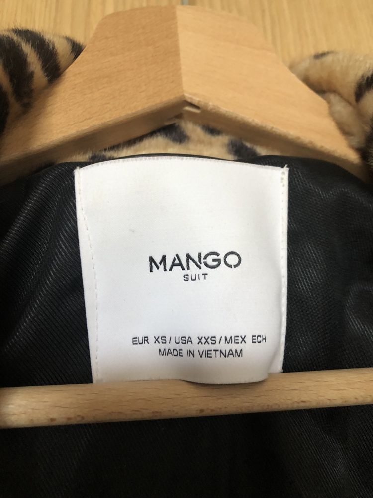 Płaszcz w panterkę Mango