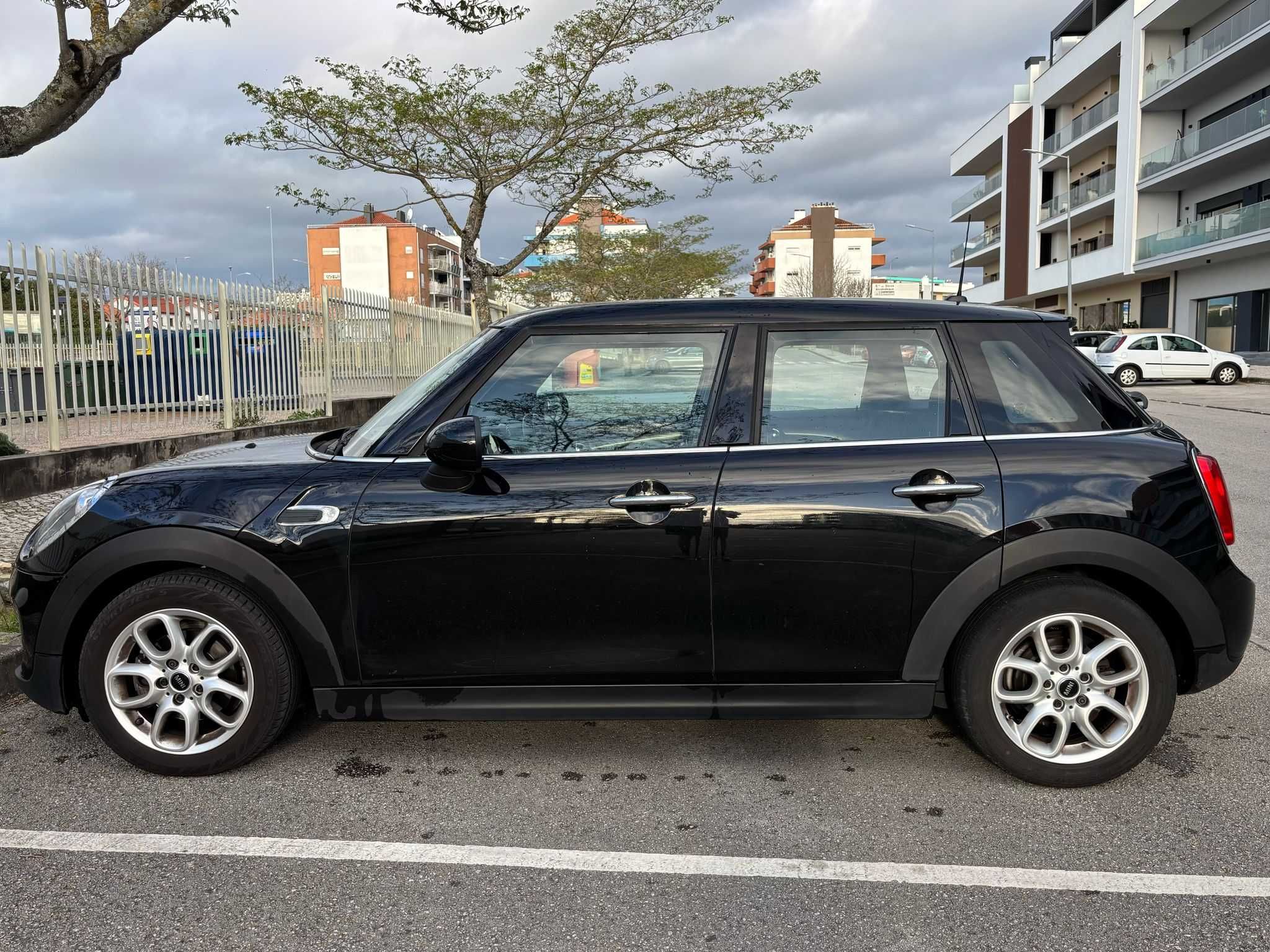 MINI Cooper D 5 portas
