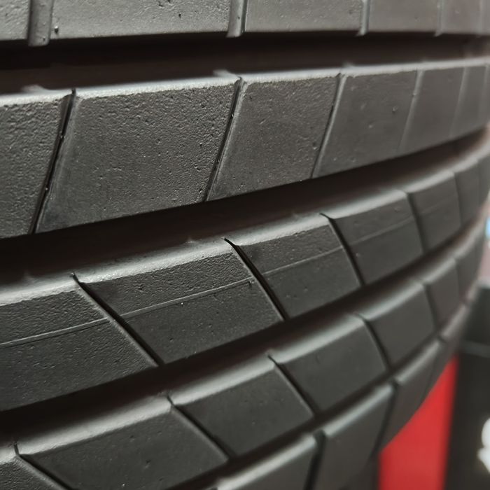 225/45/18 Sprzedam parę opon letnich Bridgestone