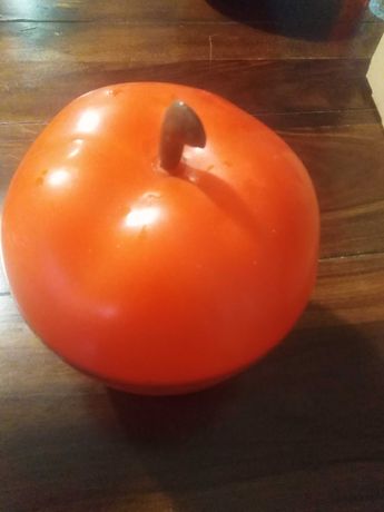 Pomidor na przybory krawieckie