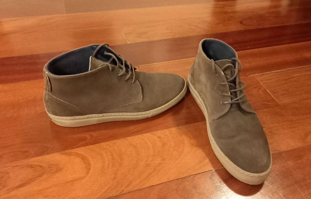 Botins / Botas / Sapatos