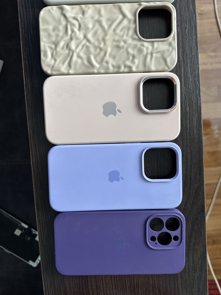 Чехлы для iPhone 13 Pro В хорошем состоянии