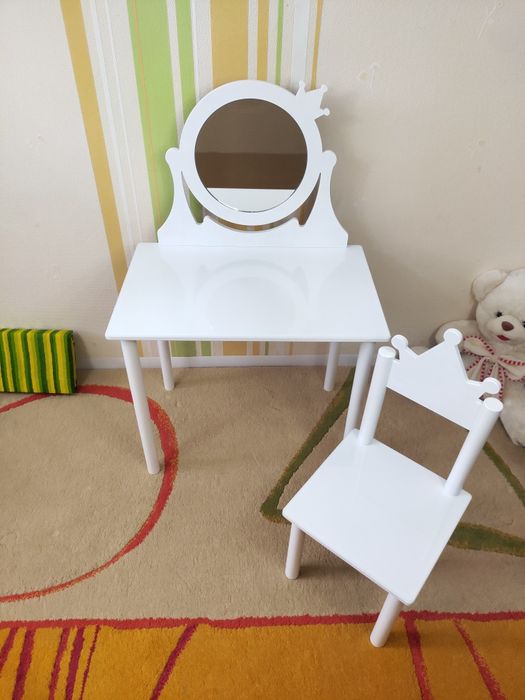 Детский столик,  Трюмо с зеркалом,  макияжный стол для девочки