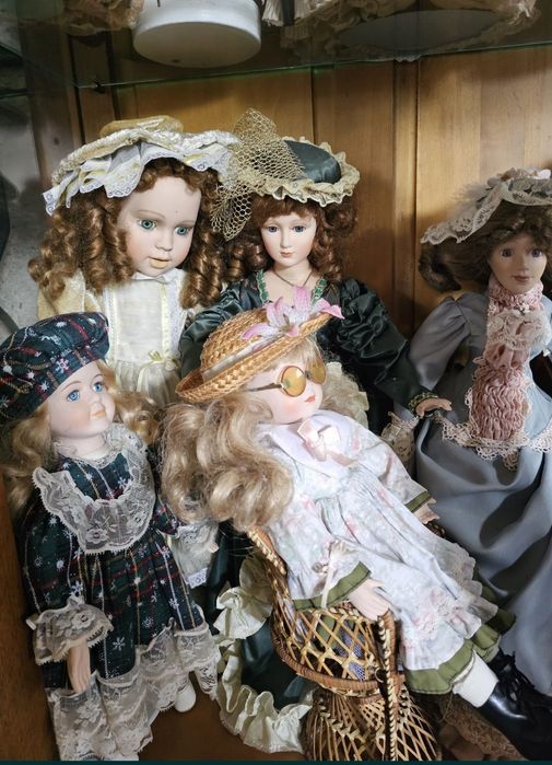 Bonecas com rosto de porcelana como novas