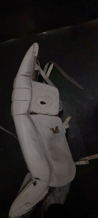 Хоккейные вратарские щитки VAUGHN 1000 v6
К продаже