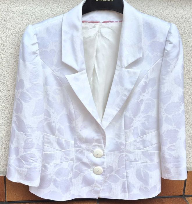 Biały elegancki żakiet marki premium Pretty One rozmiar 42