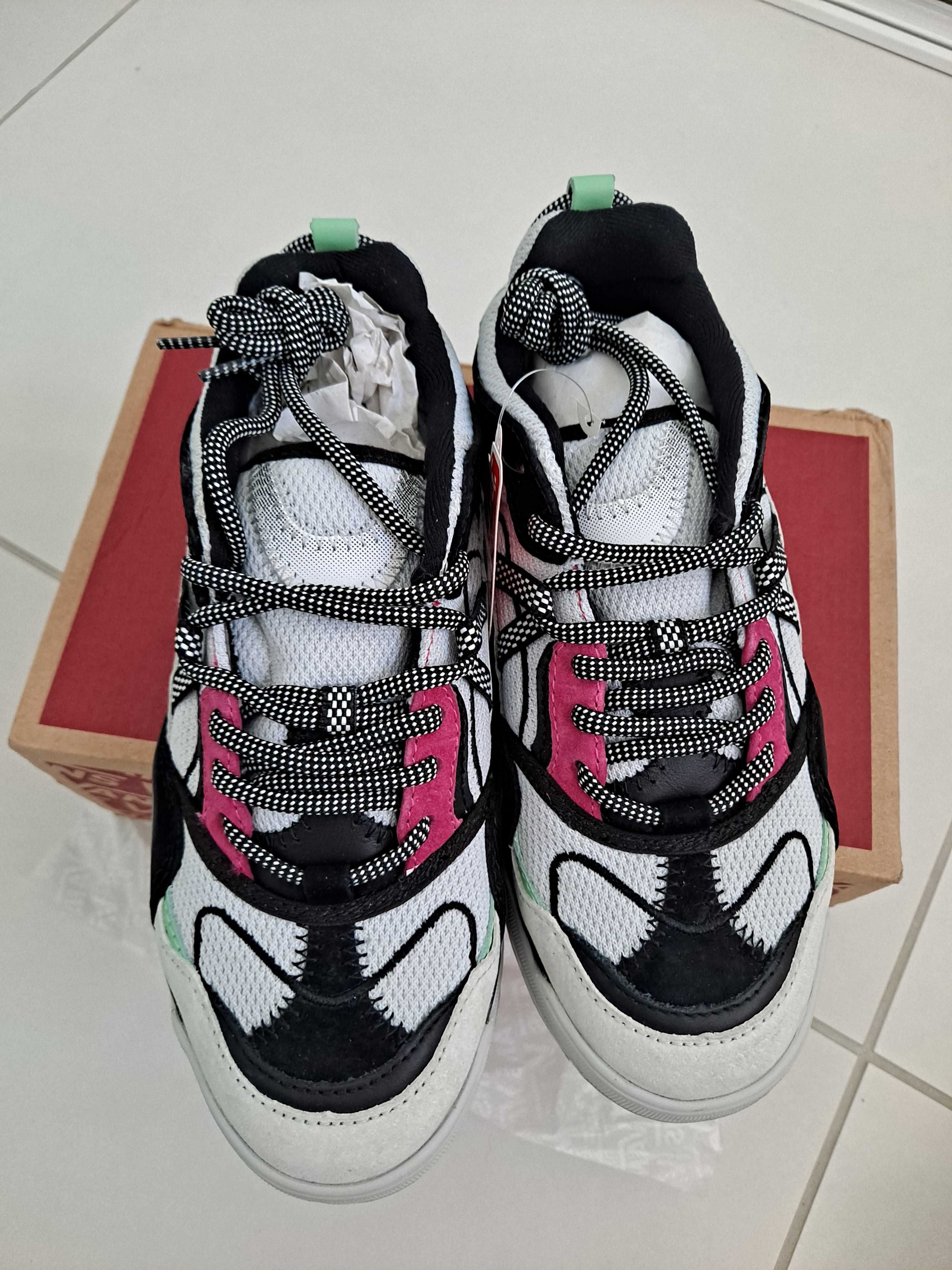 Buty sportowe dla chłopca 35