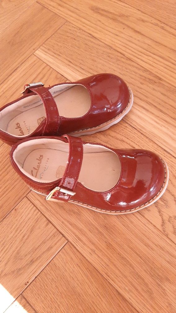Sprzedam lakierki marki Clarks, stan bdb, rozm. 22