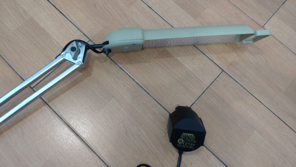 Продам лампу настільну