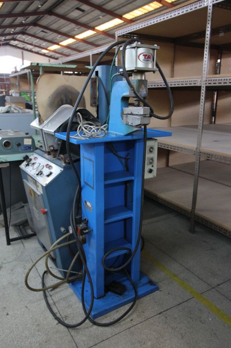Máquina de cortar elásticos