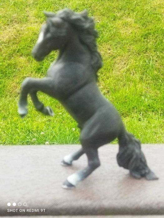 Лошади белая и черная Papo лот