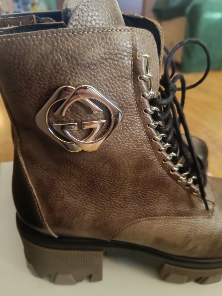 Buty na koturnie