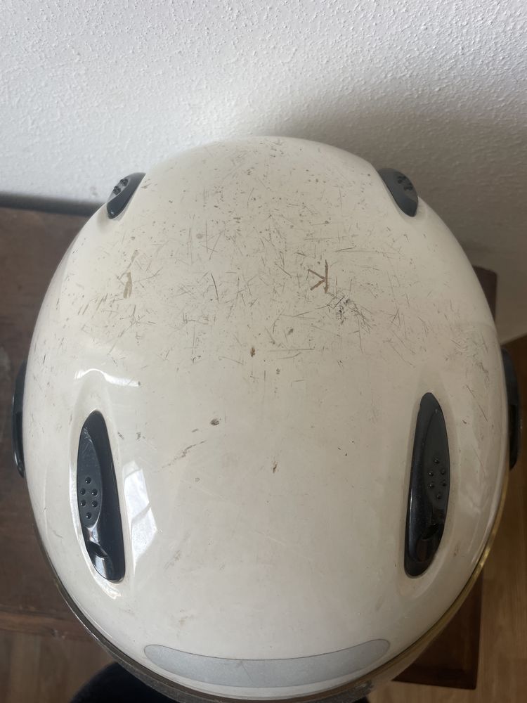 capacete aberto com viseiras