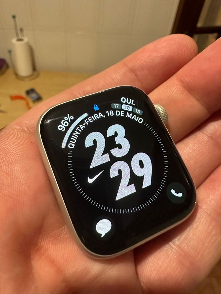 Apple iphone 15 + apple watch 5 nike