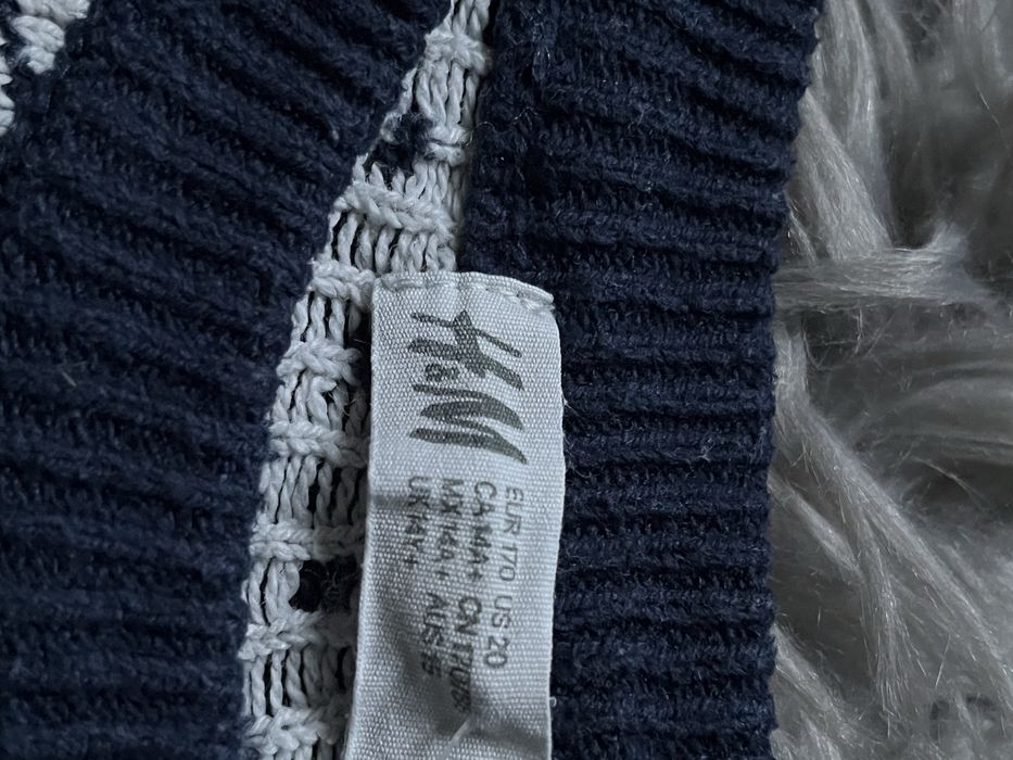 H&M sweterek świąteczny granatowy z wełną na święta