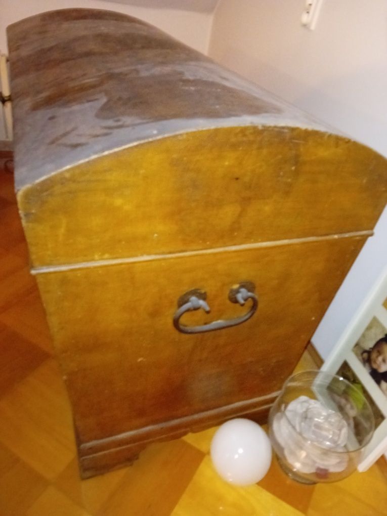Stary drewniany kufer posagowy skrzynia drewniana antyk