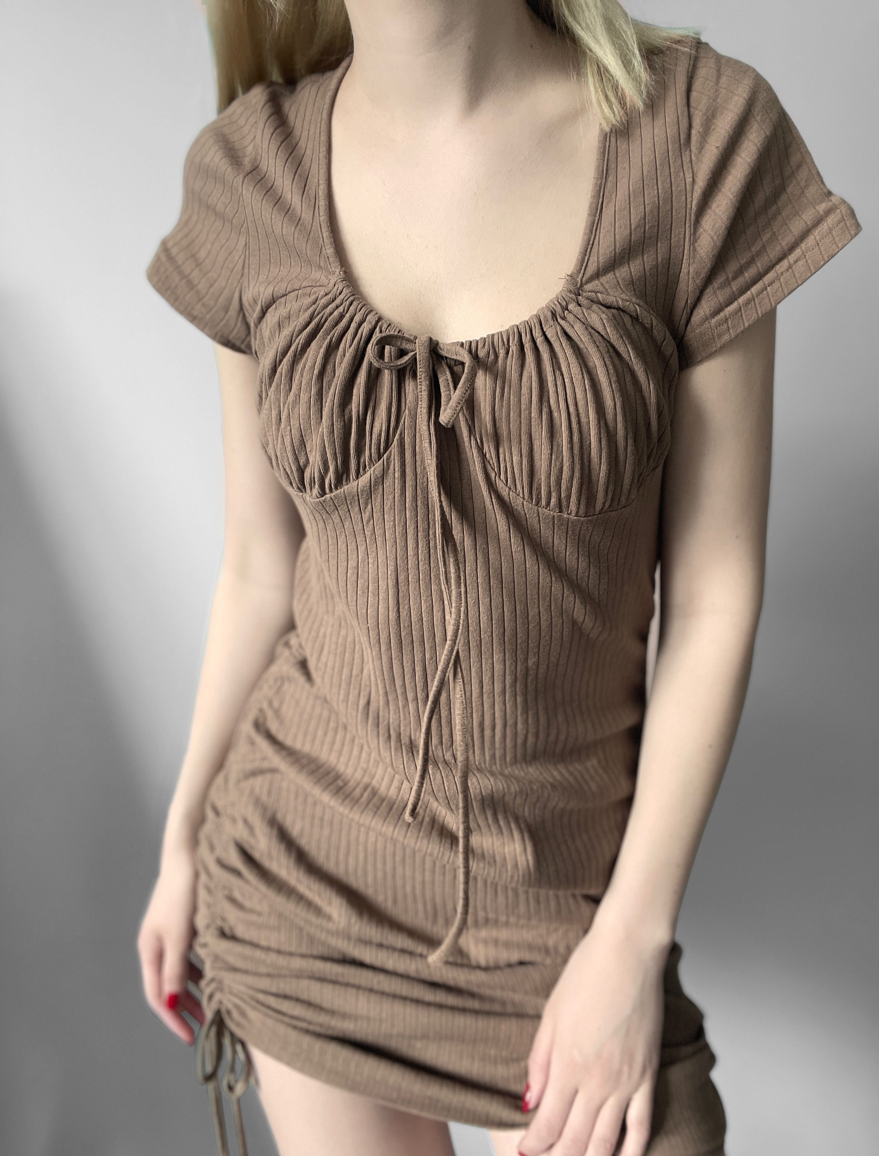Krótka sukienka brązowa mini sexy ściągacze bawełna prążki gorset