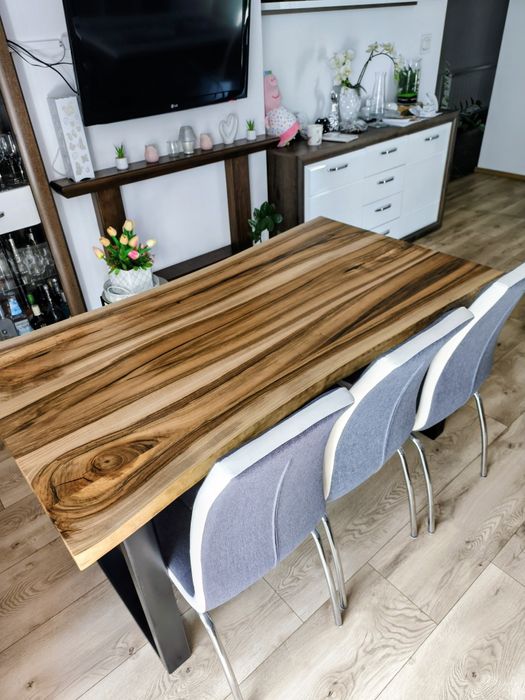 Stół  do salonu,drewniany orzech włoski loft