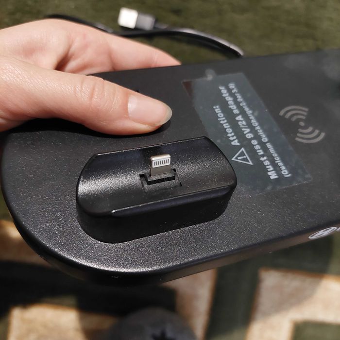 Настільна зарядна станція для телефону/навушників/бездротова зарядка