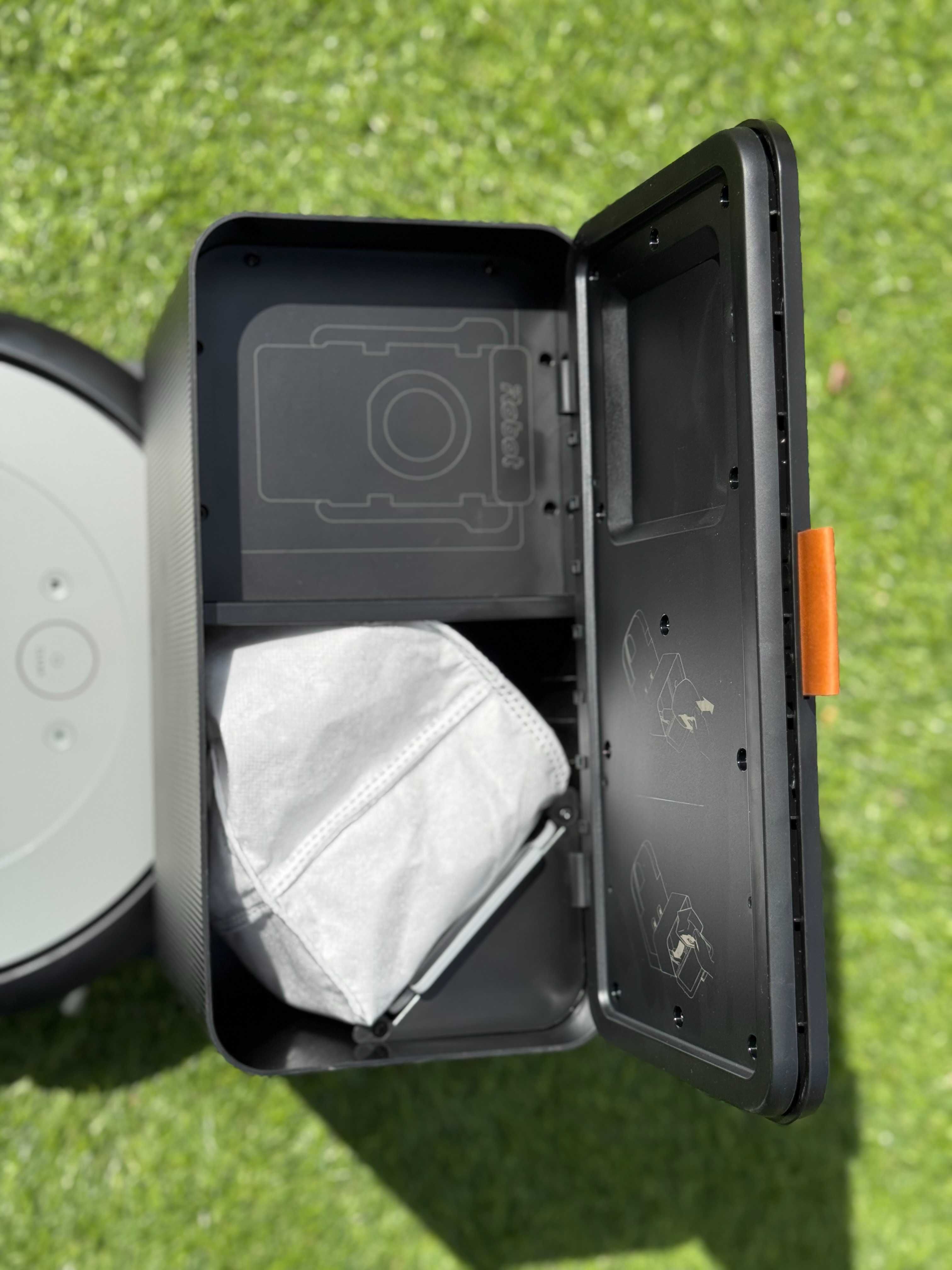 iRobot aspirador Roomba i1+ com esvaziamento automático e Wi-Fi