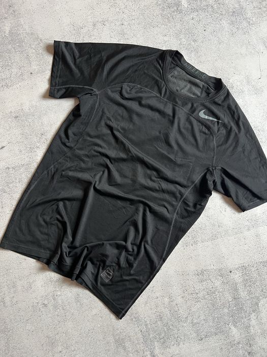 Футболка спортивна NIKE