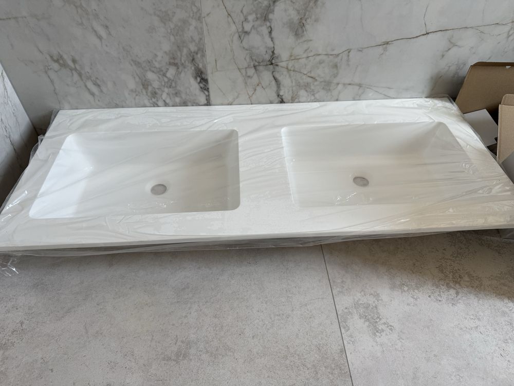 Umywalka 140 x 45 x 2 cm