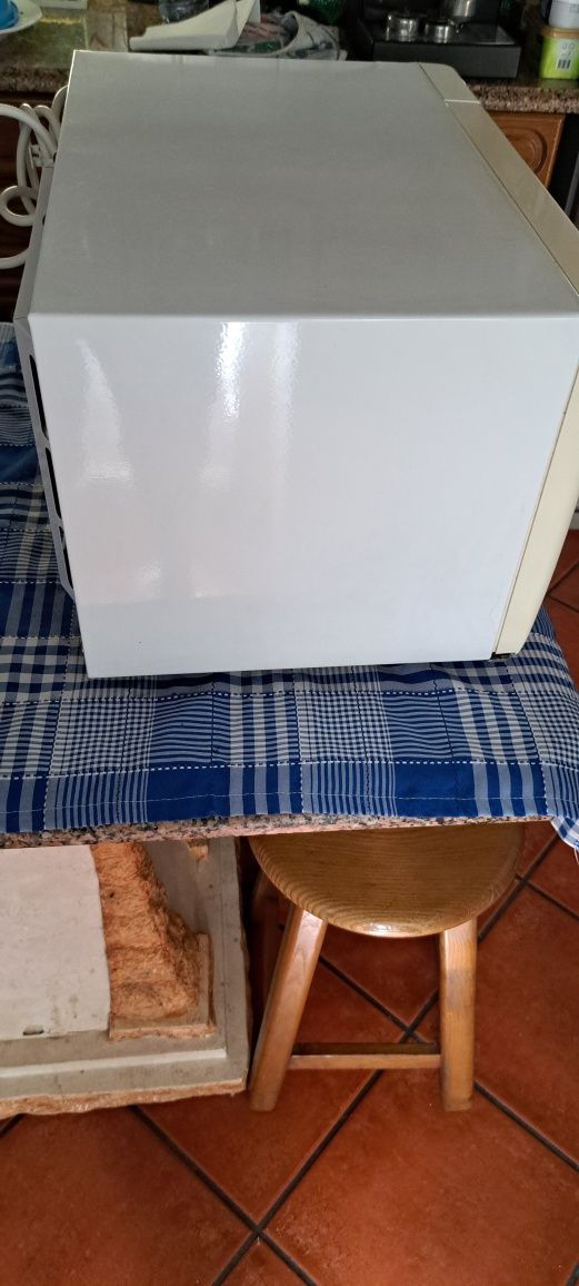 Vendo esse microondas e máquina de café