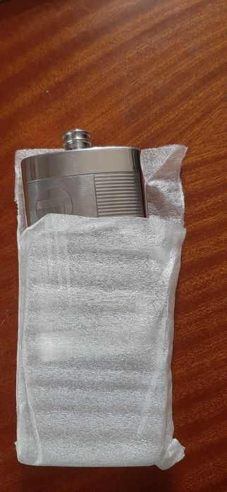 Śliczna angielska elegancka Piersiówka z inskrypcjami