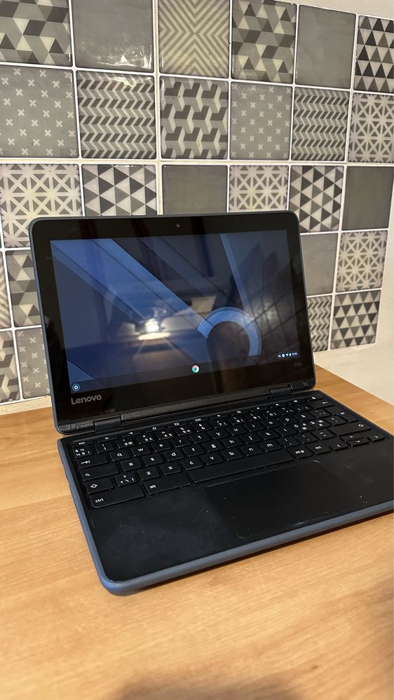 Chromebook Lenovo 300e laptop