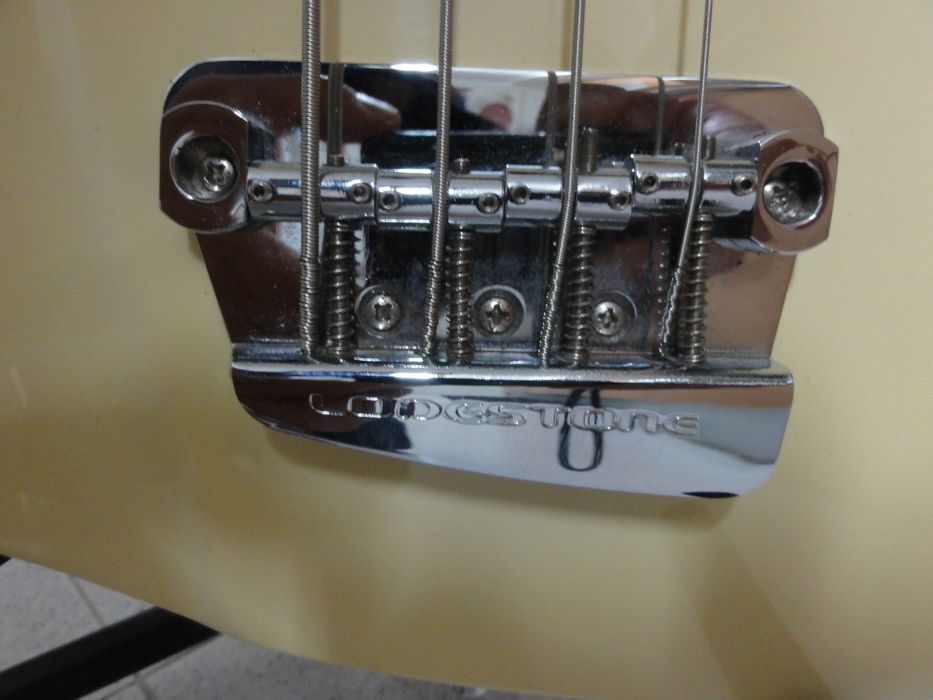 Lodestone P.Bass - c/ pickup Dimarzio e saco de transporte