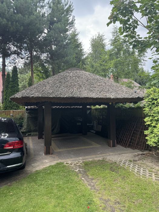 Naturalna altana ogrodowa z dachem z trzciny styl tropikalny