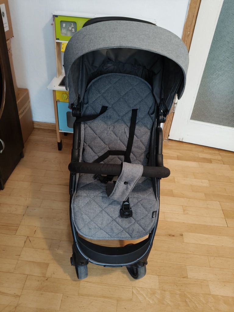 Wózek spacerowy dla chłopca i dziewczynki.