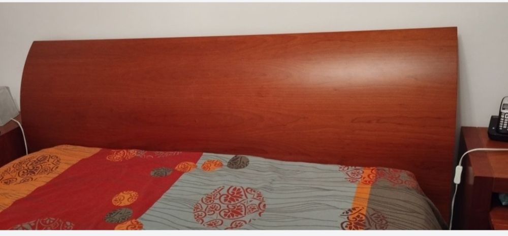 Cama de casal em cerejeira