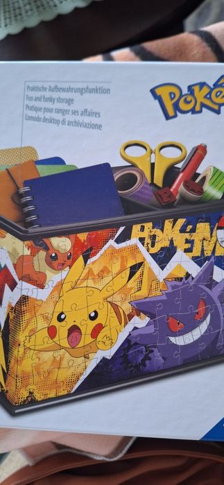 Puzzle 3d pokemon, pojemnik na biurku