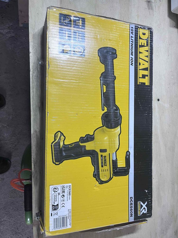 Pistolet Dewalt dce560